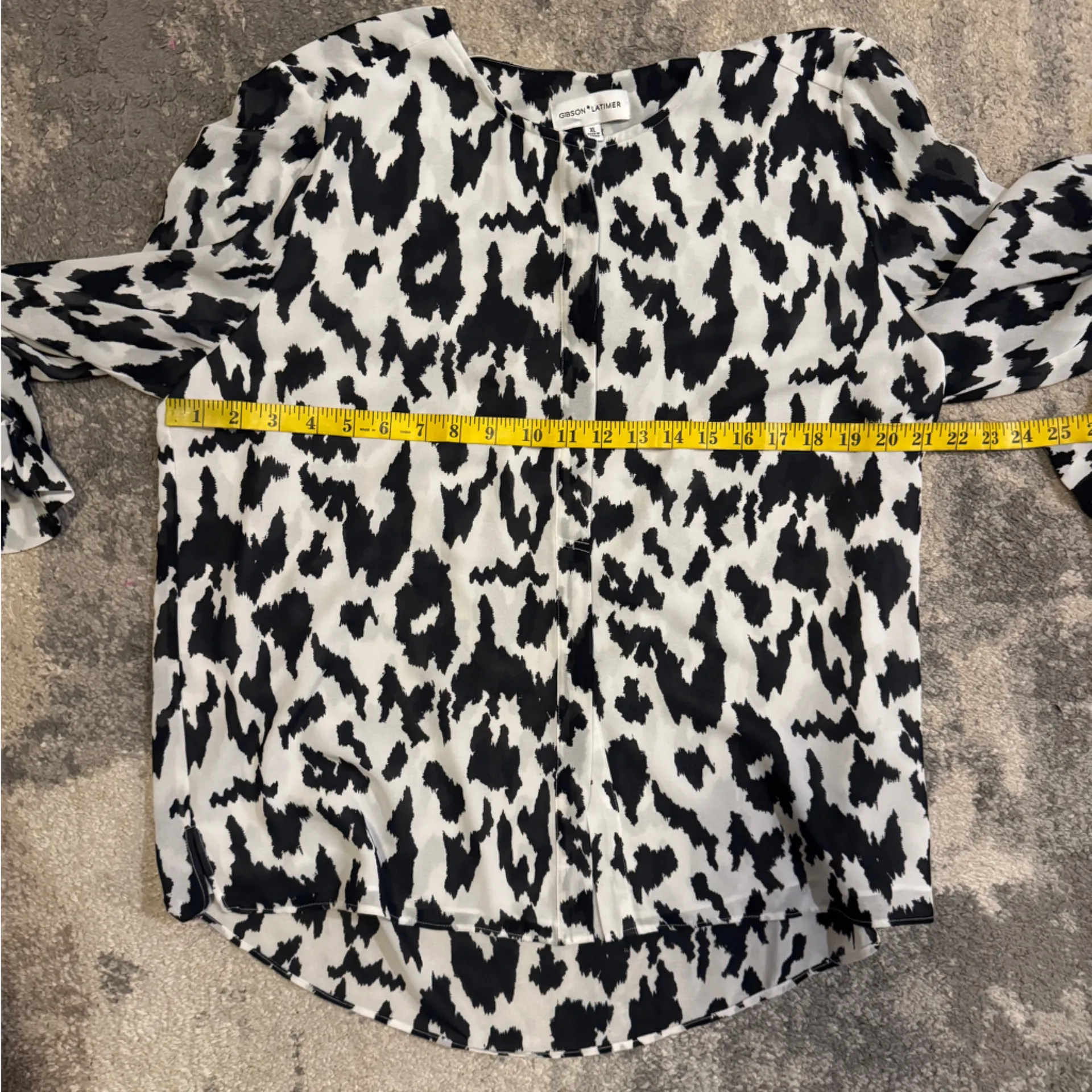 Gibson Latimer  Monochrome Patterned Blouse - Image 5