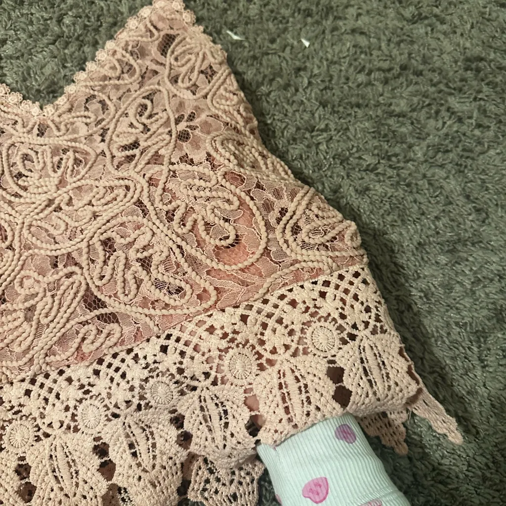 Elegant Lace Women’s Top in Pink - Image 3