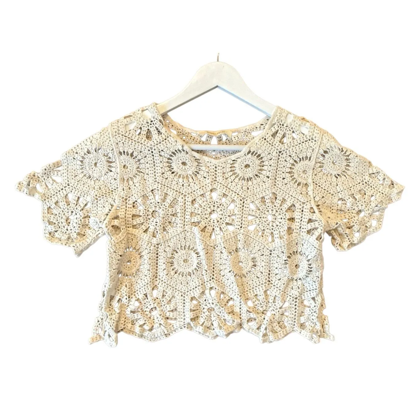 Rebellion white crochet cropped top size small - Image 2