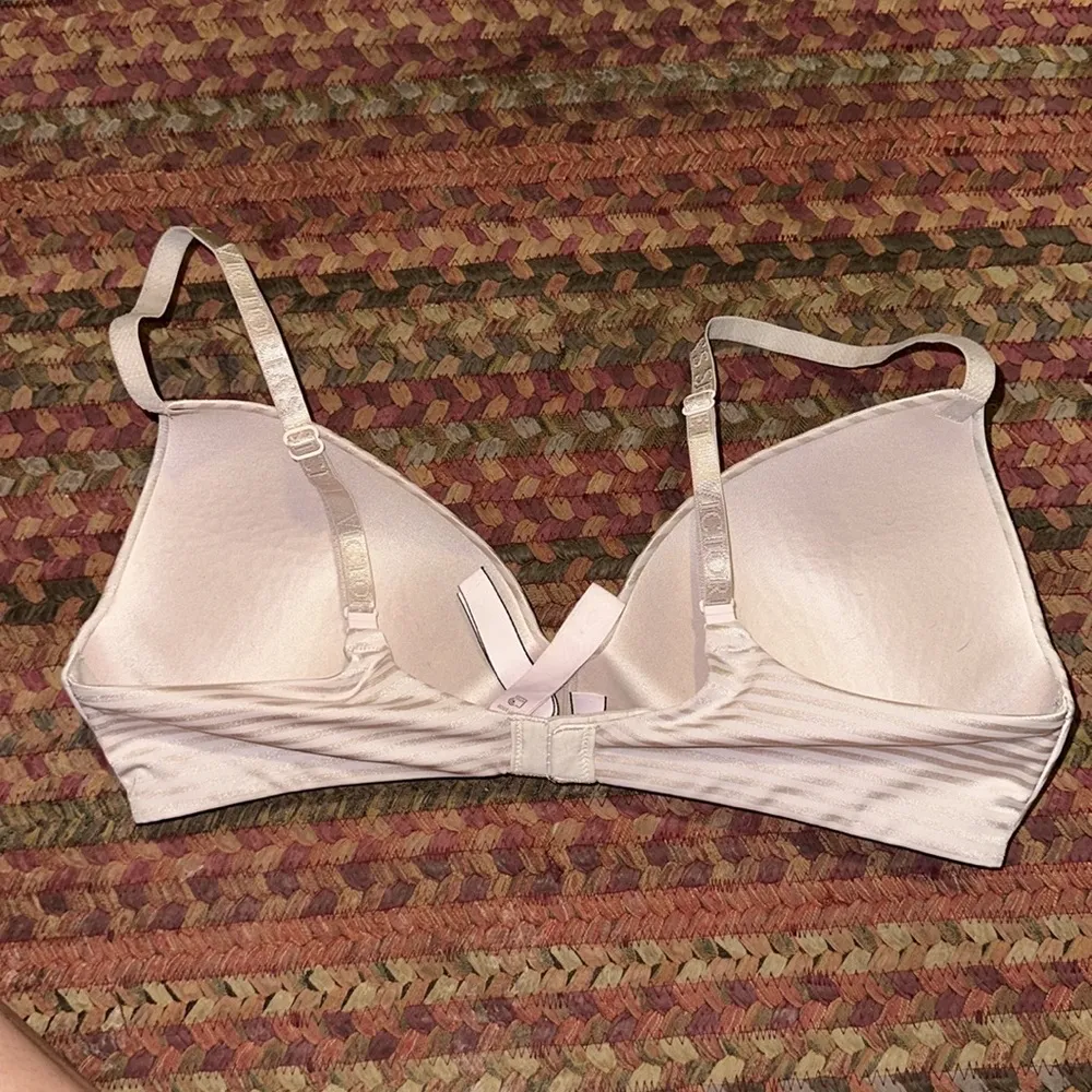 VICTORIAS SECRET NUDE STRIPE WIRELESS LIGHTLY LINED T SHIRT BRA - Image 3