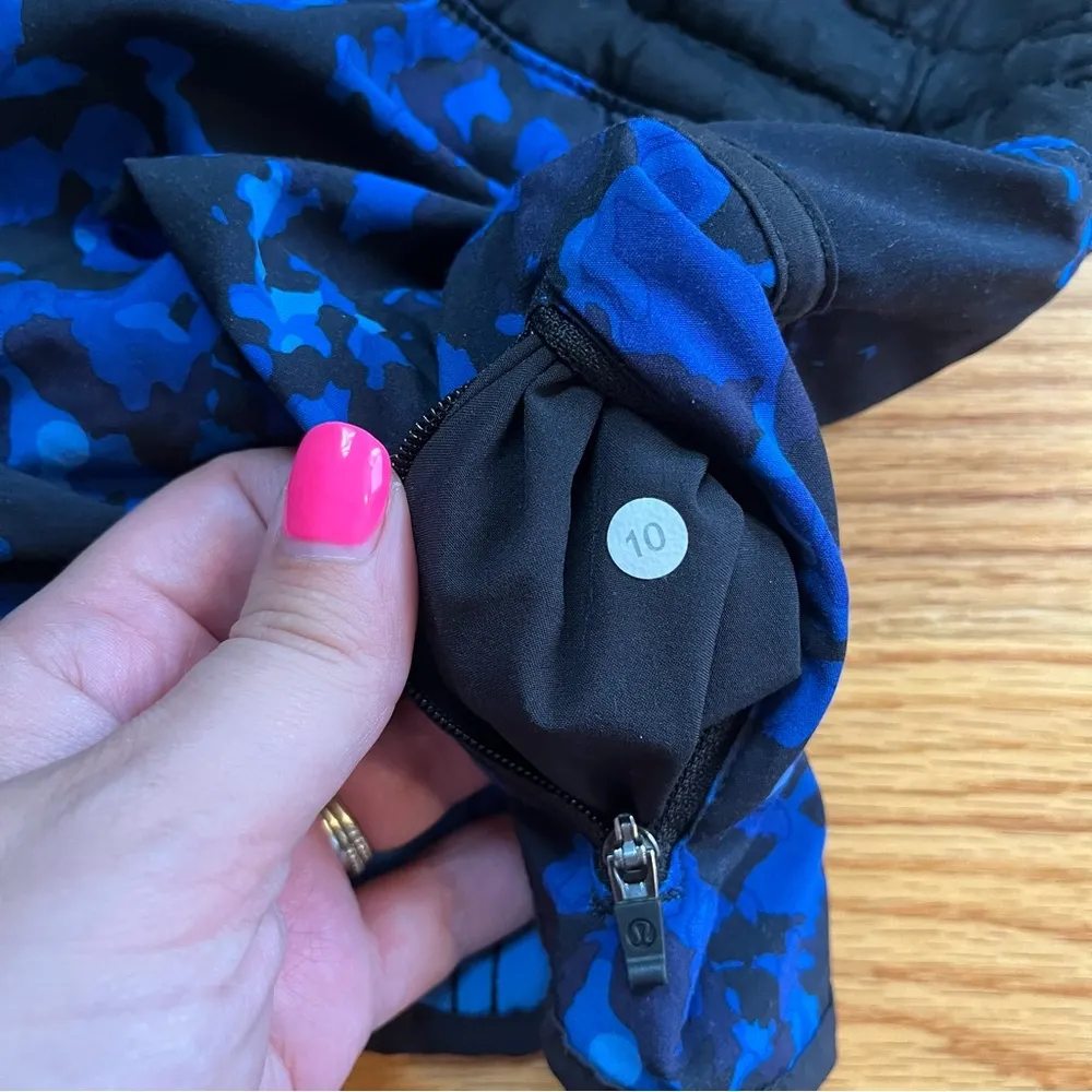 black and blue patterned shorts size 10 - Image 2