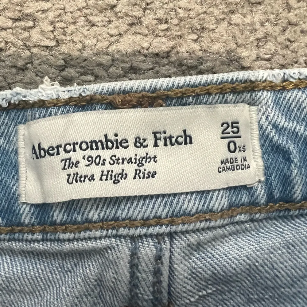 90s Straight Ultra High Rise Jeans - Image 2