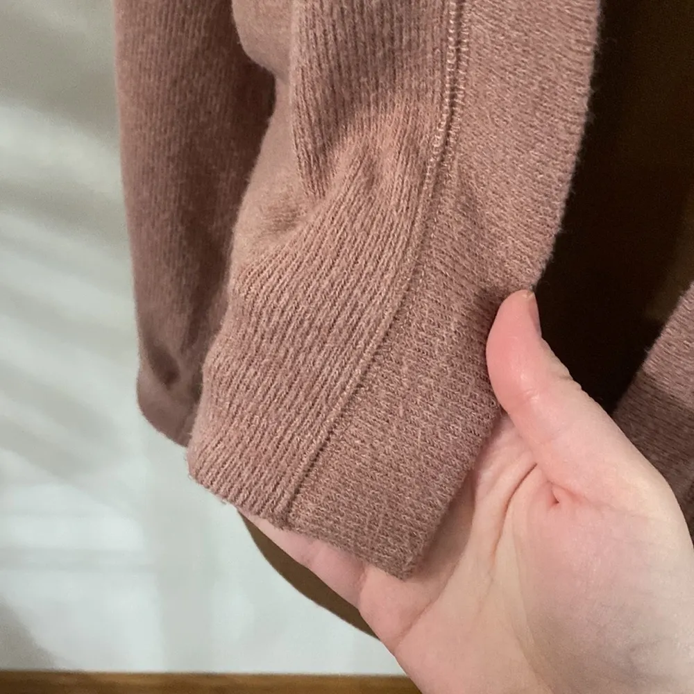 Abercrombie & Fitch dusty mauve Soft & Cozy slouched cropped sweater cardigan XS - Image 8