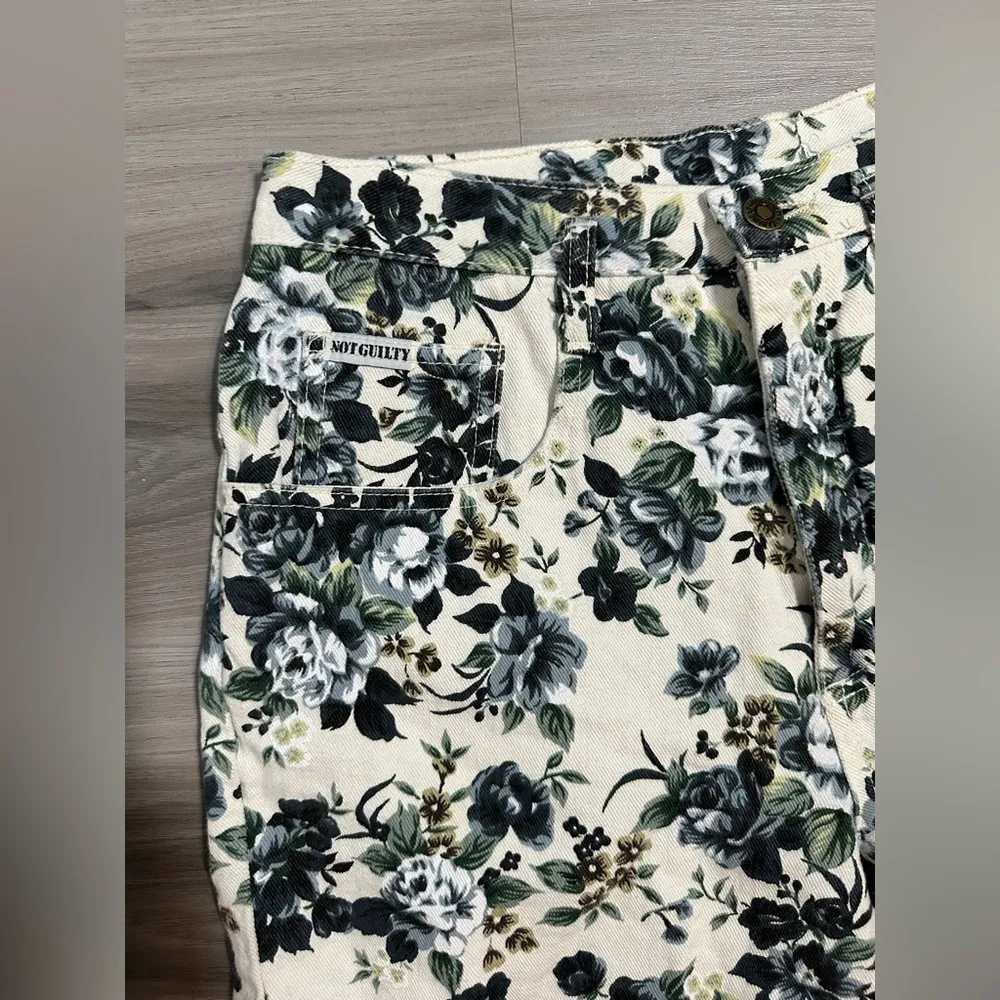 Vintage 1980s Not Guilty White Blue Coquette Floral High Rise 100% Cotton Shorts Size L - Image 3