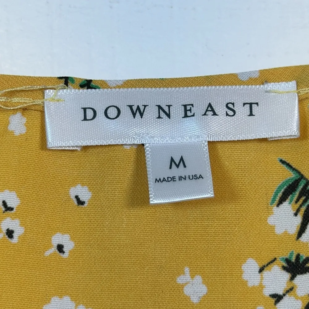 Downeast Yellow Ditsy Floral Print S/S Tie Side Waist Blouse Medium EUC #0938 - Image 5