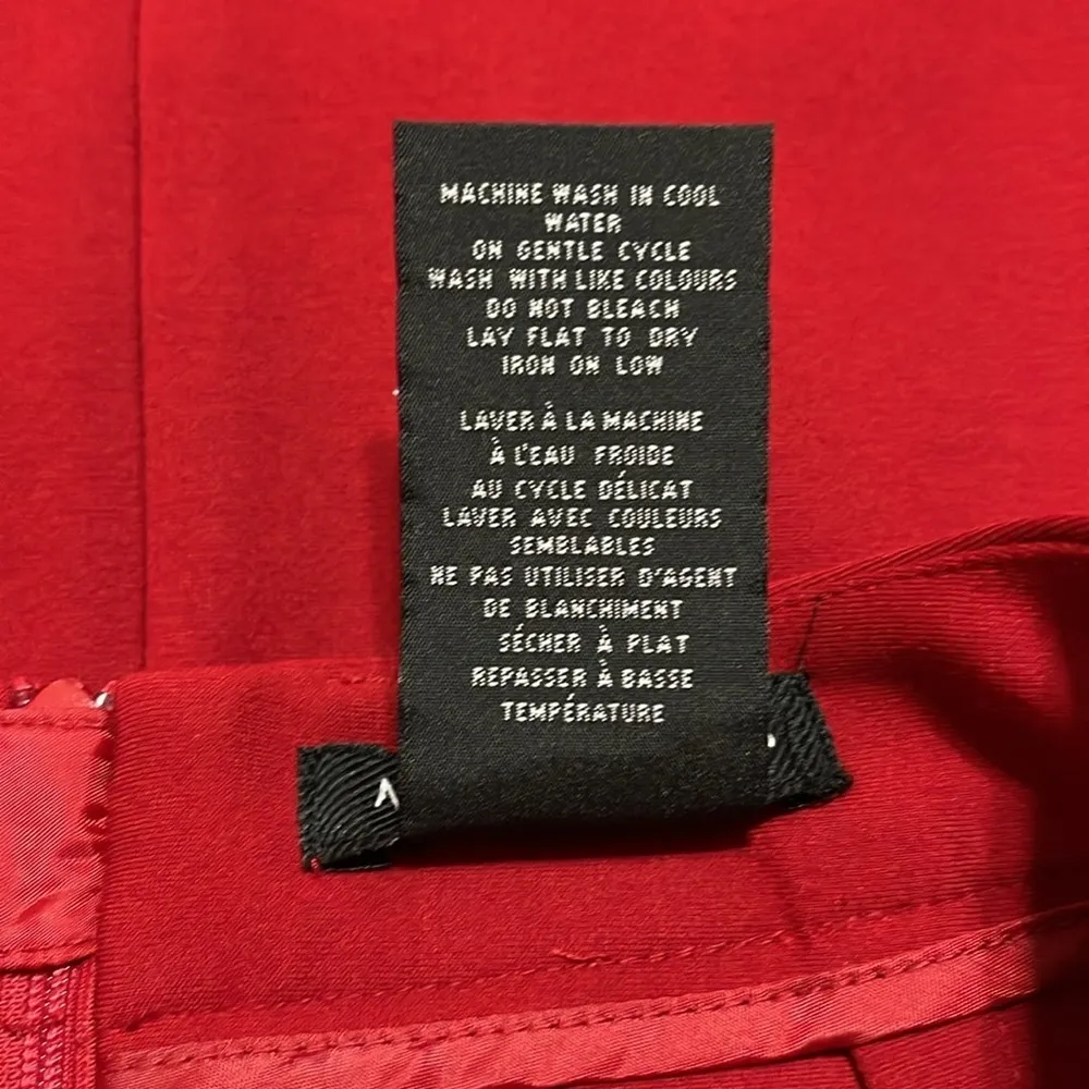 Women’s Red Pencil Skirt Size 2 True Red, Stretchy, Made in Italy, NWOT! - Image 4