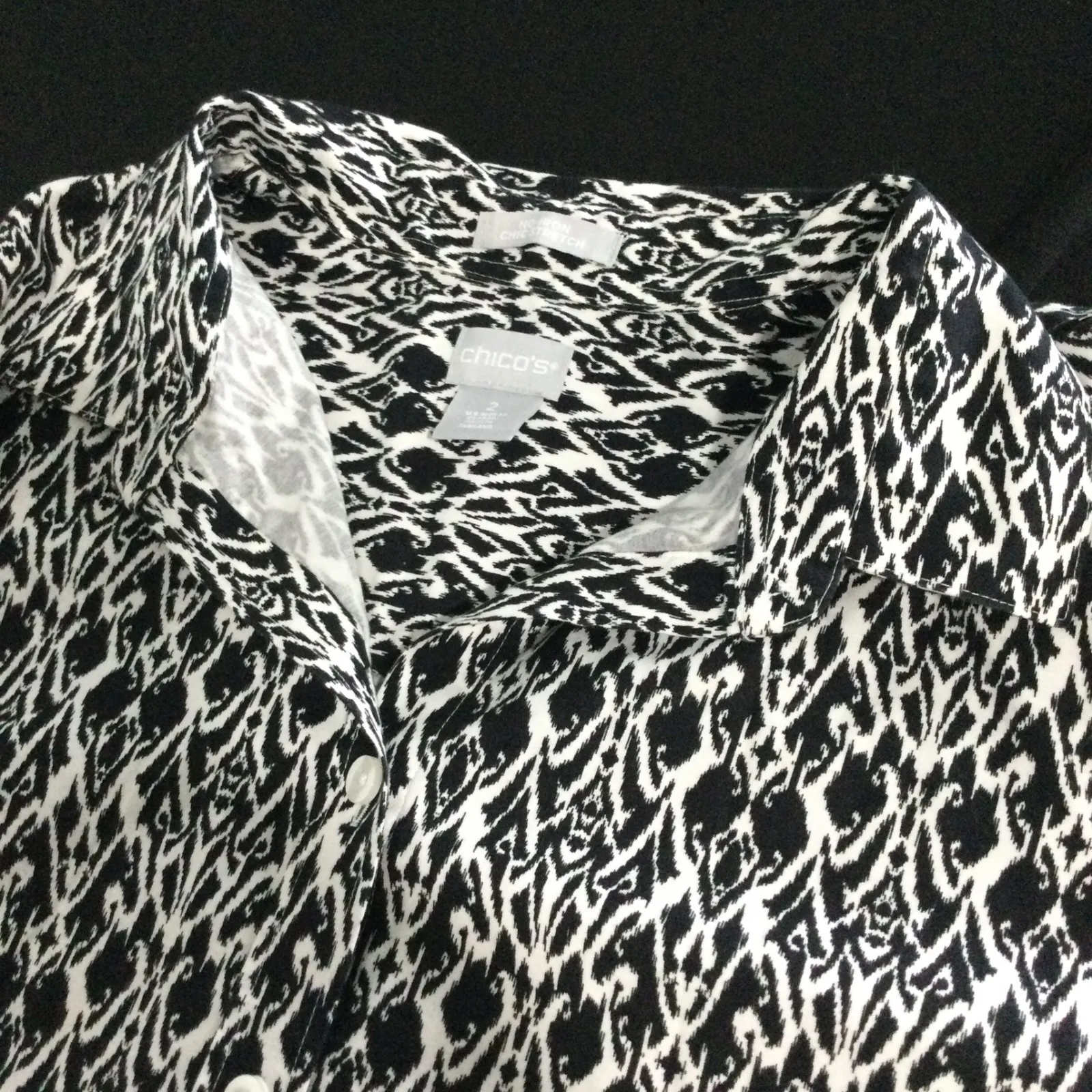 Chicos Women's Button Down Shirt Abstract Print 3/4 Sleeve‎ - Image 4