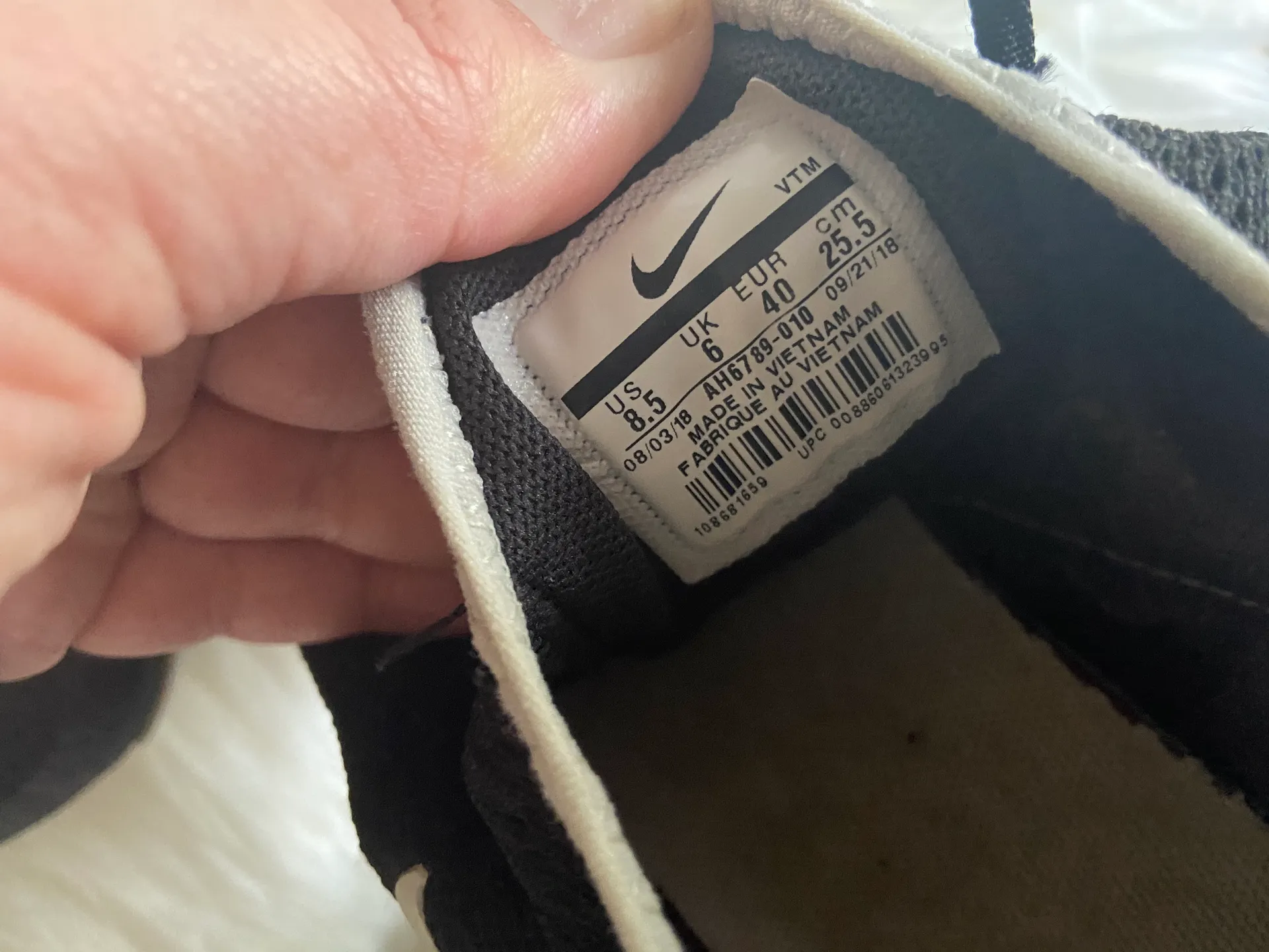 Nike Air Max 270s - Image 3