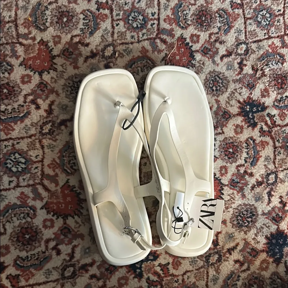 NWT Zara Cream Women's Leather Sandals - Image 3