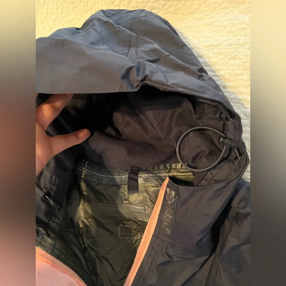 VINEYARD VINES Stow & Go Hooded Jacket sz M - Image 8