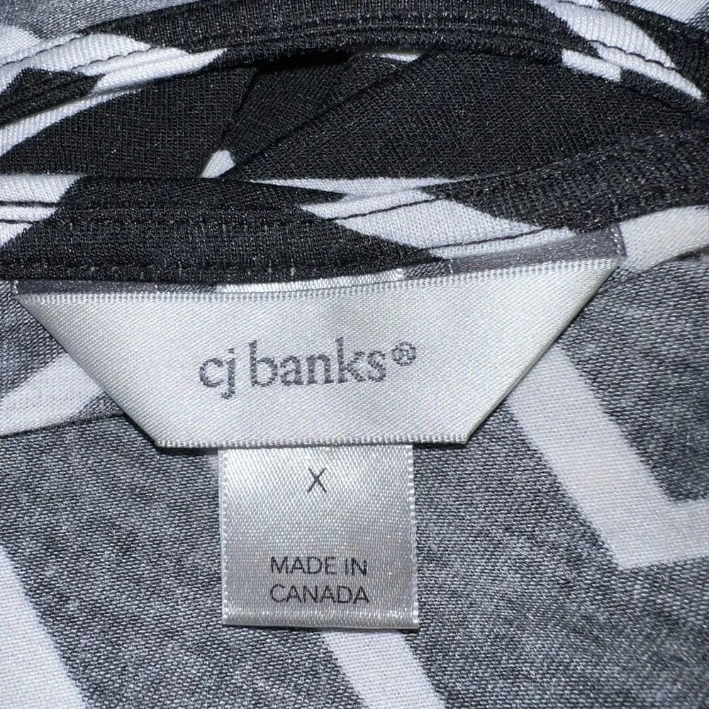 CJ Banks black top with white chevron striped top! Ruched on side and flared hem - Image 6