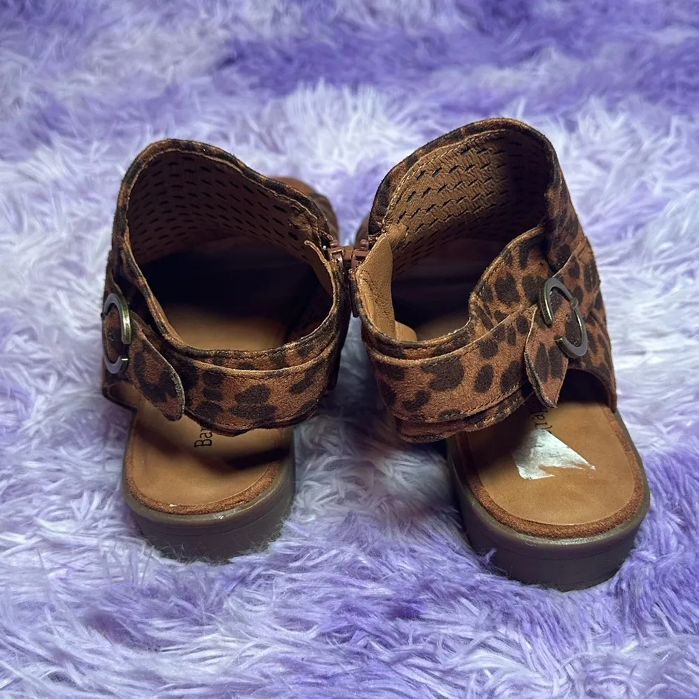 Baretraps Womens Scotlyn Open Toe Flat Cushioned Strappy Slingback Sandal 5.5M - Image 5