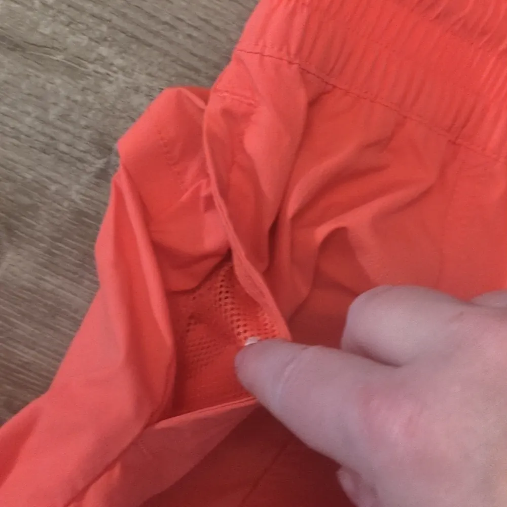 Columbia Omni shade boundless trek active shorts size large - Image 2