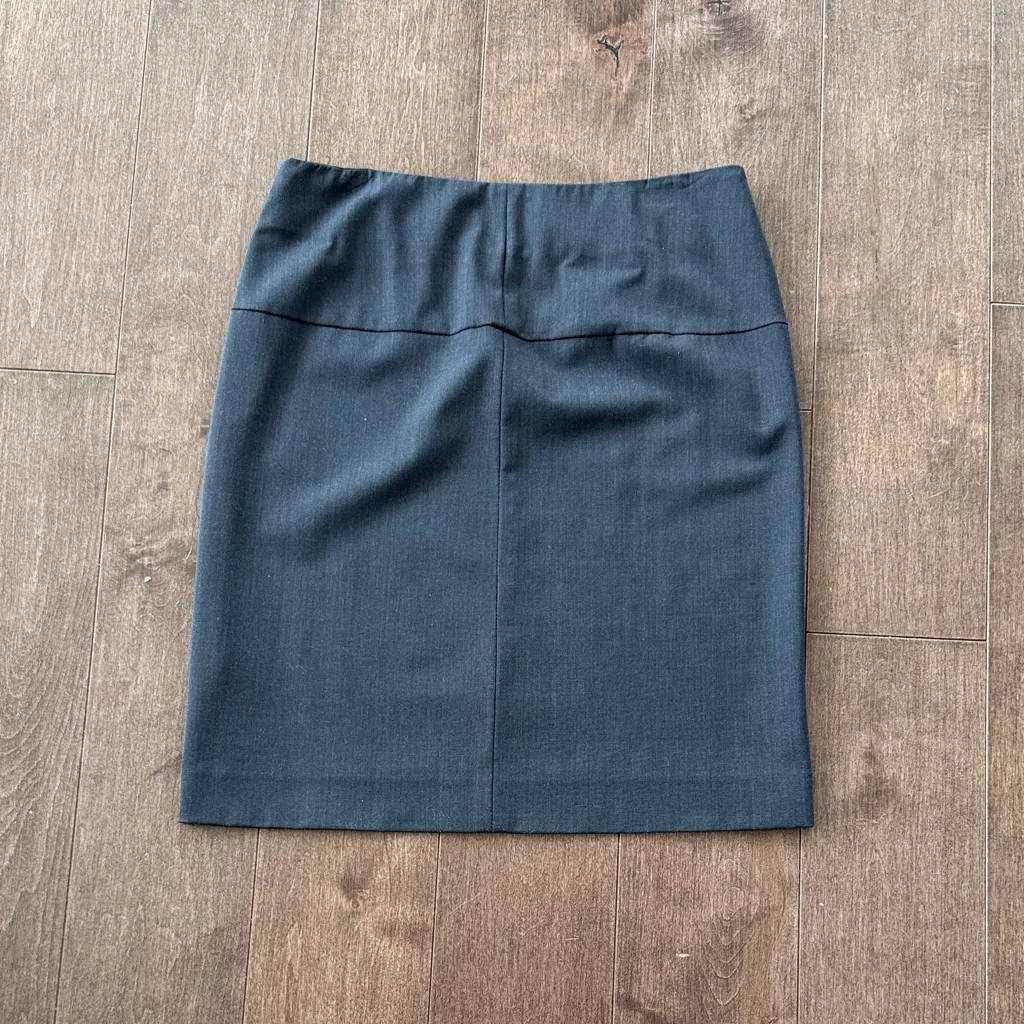 Theory Navy Blue Women's Pencil Skirt with Pockets Size 00 - Image 3