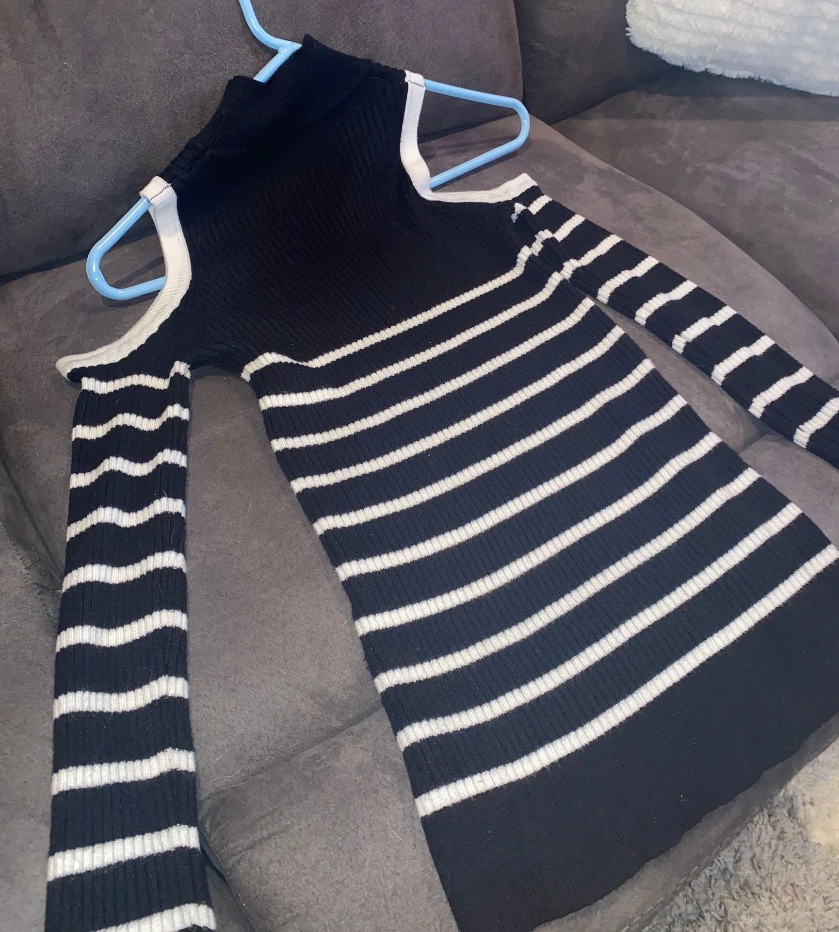 XOXO Mock Neck Off The Shoulder Sweater🖤🤍 - Image 2