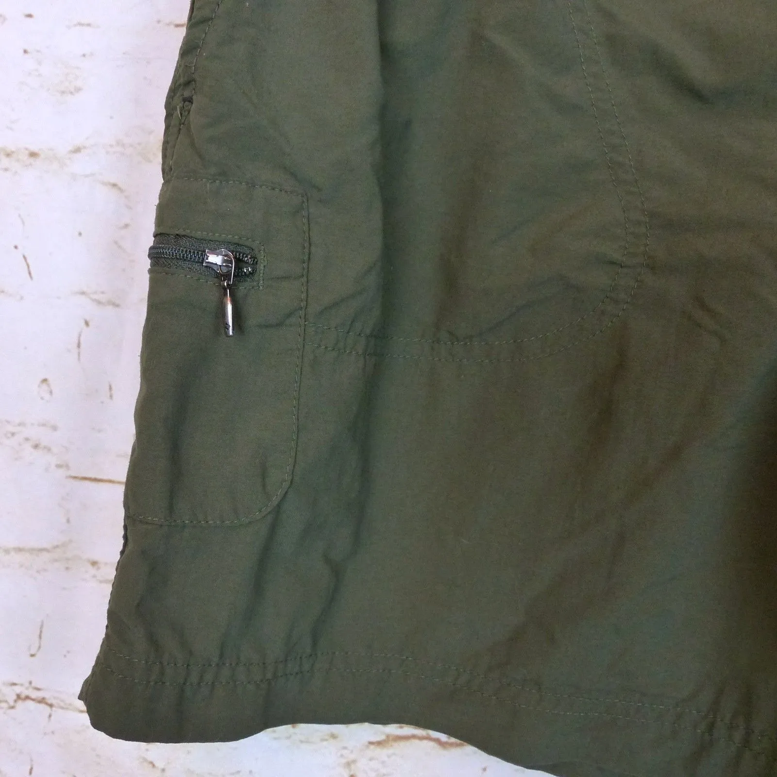 Columbia Cargo Shorts Womens M 6” inseam Olive Green Sandy River II UPF Hiking - Image 6