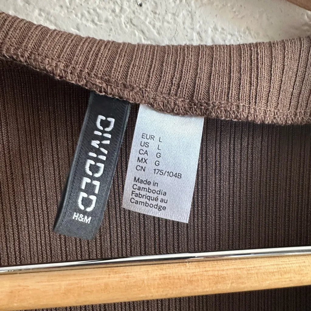 H&M Chocolate Ribbed Knit Top - Image 3