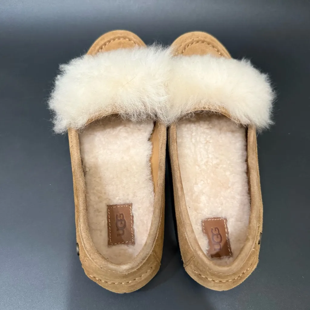 UGG  Kaley Wisp Suede Sheepskin Loafer Size 6 - Image 4