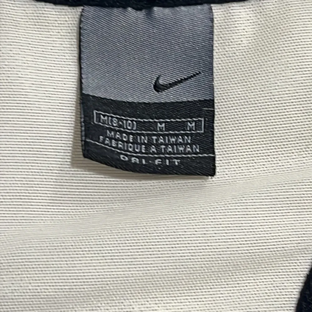 Nike Dri Fit Women's Running Shirt - Medium (8/10) Black/White with Sports Bra - Image 3