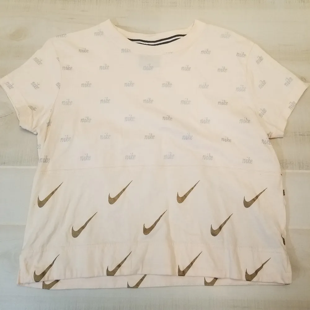 {S} Nike NSW Metallic Logo Cropped Tee - Image 2
