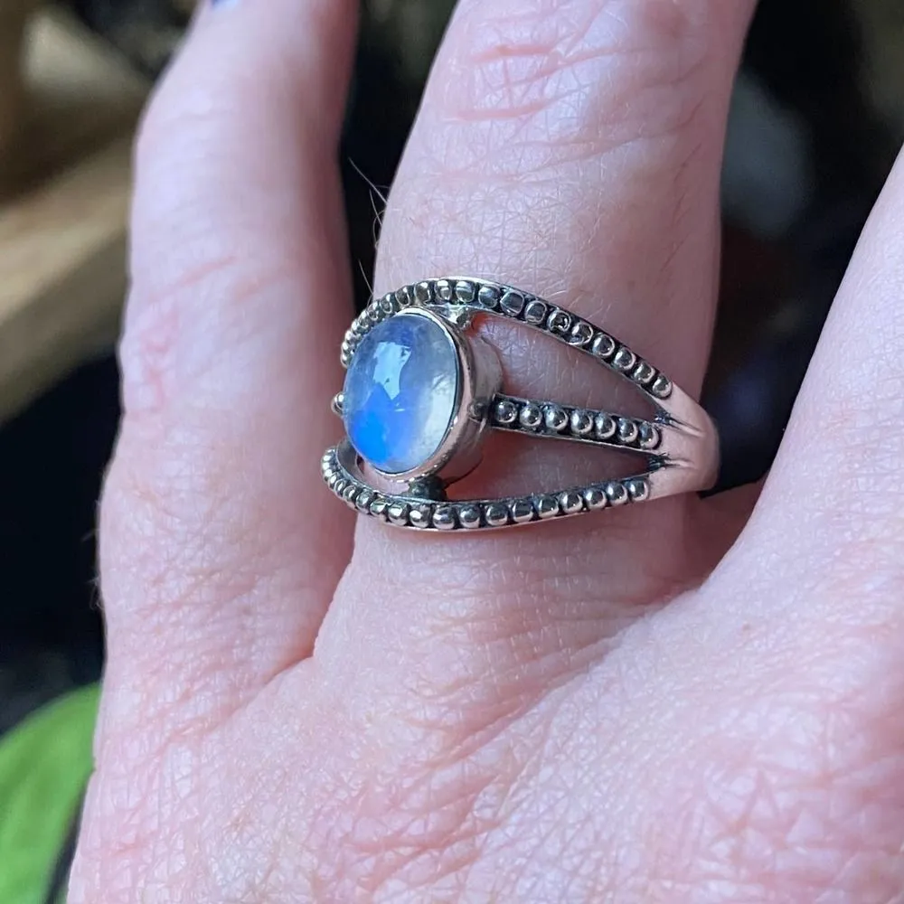 Sterling Silver Moonstone  Ring Size 9 - Image 4