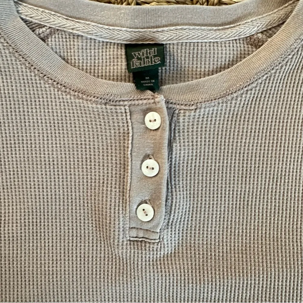 Wild Fable Blush Pink Long Sleeve Thermal Waffle Knit Henley Crop Shirt M - Image 5