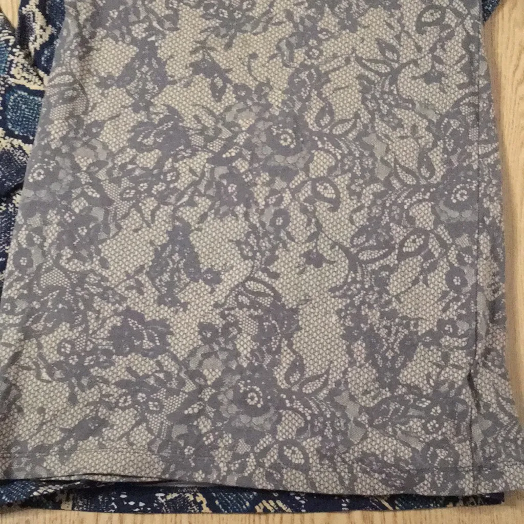 B47 Bundle of 2 Womens Dresses Guess Forever 21 Snake Skin Lace Look Size Medium - Image 7