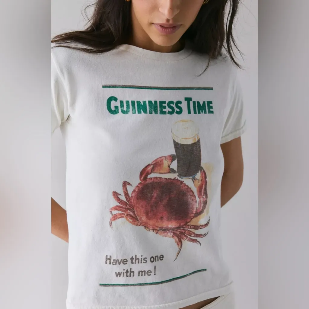 Urban Outfitters Guinness Crab Poster Graphic Slim Tee NEW Size S - Image 3