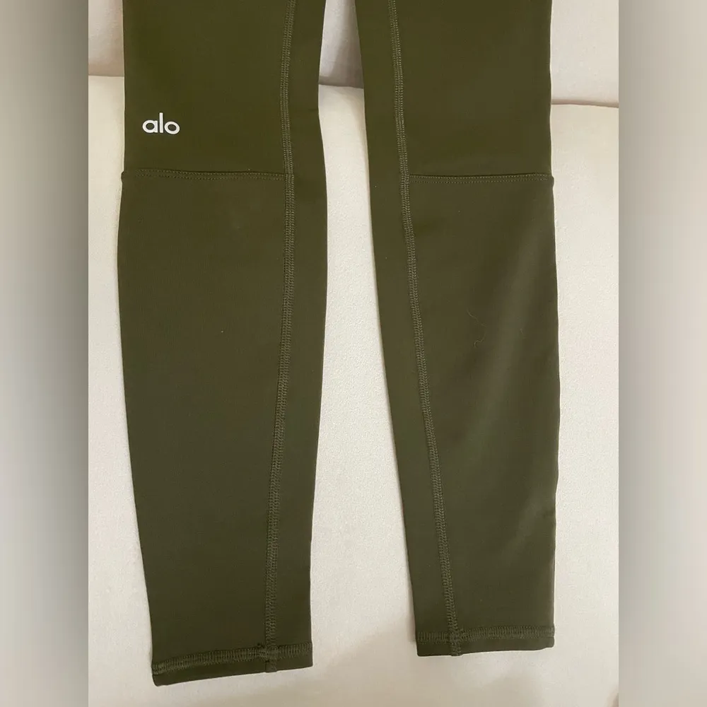 NWT Alo Yoga High Waisted Cargo Legging Dark Olive Green Size XXS - Image 11