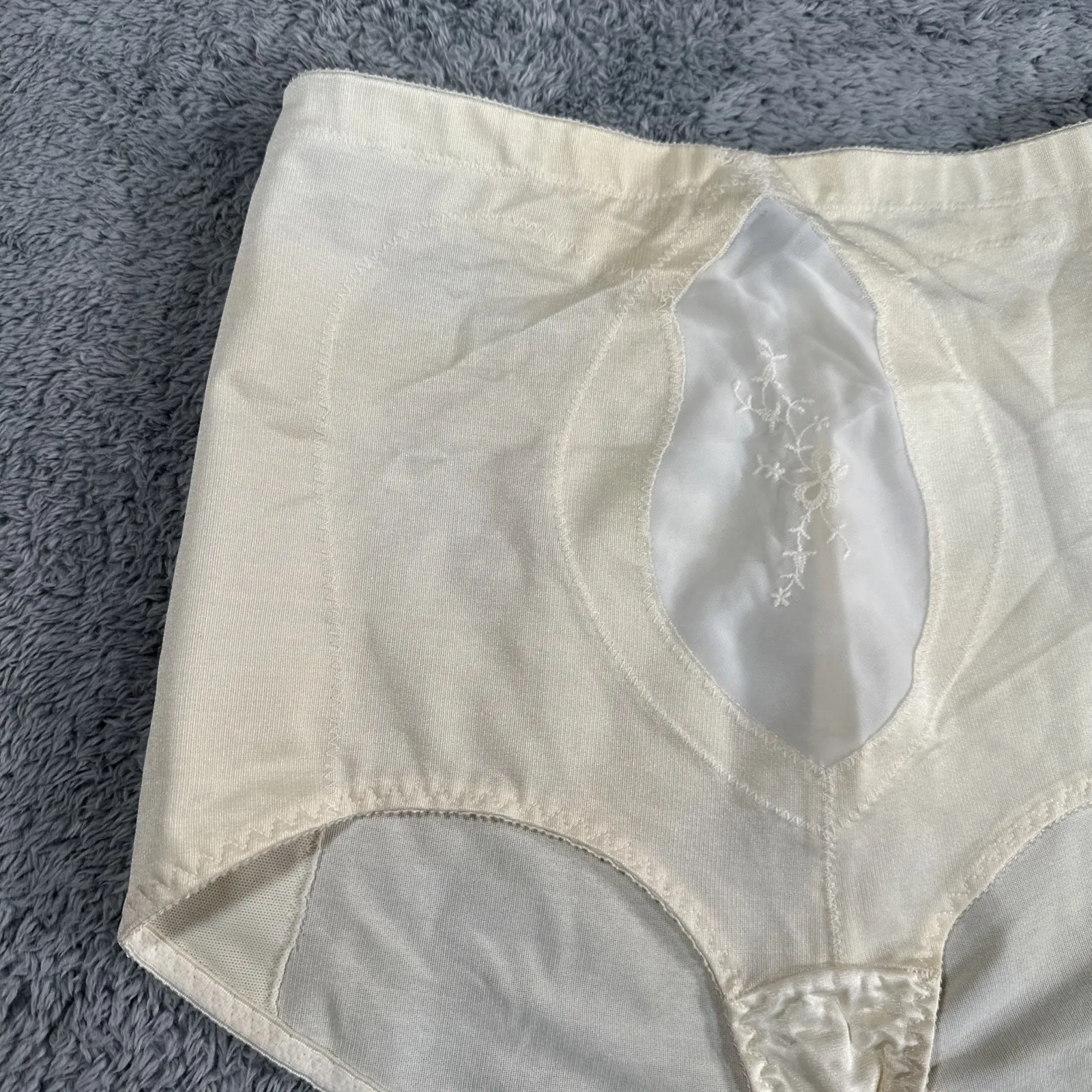 VTG 1980s JC Penny Delicates Hi-Waisted Shapewear Size XXL 3155 Nylon Beige - Image 2