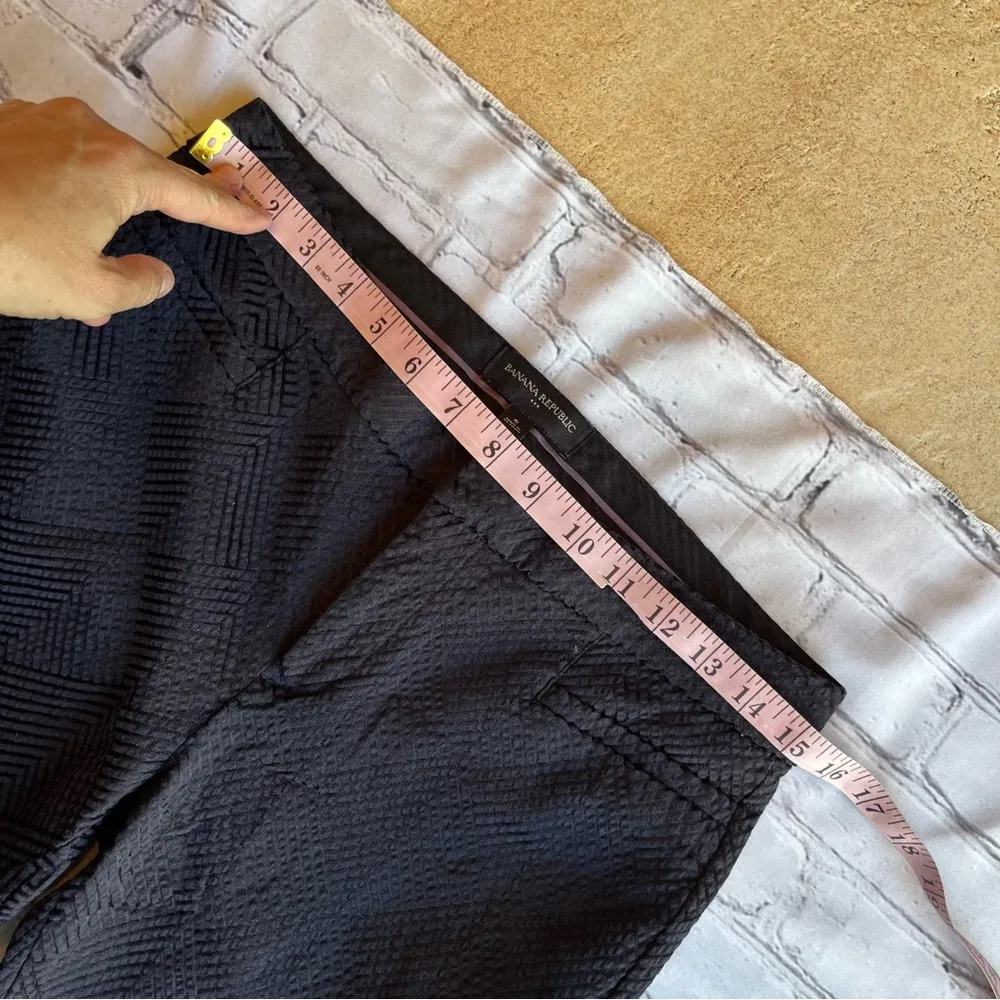 Banana Republic Textured Pants Womens 6 Minimalist Career Cropped Blue
Great - Image 7