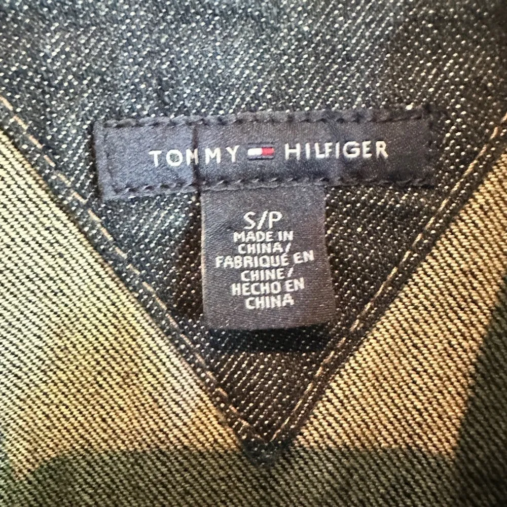 Tommy Hilfiger fitted dark denim jacket small - Image 4