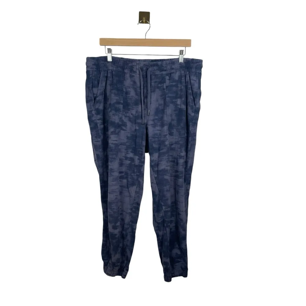 Athleta Farallon Printed Joggers in Inversion Medieval Violet Size 18 - Image 6