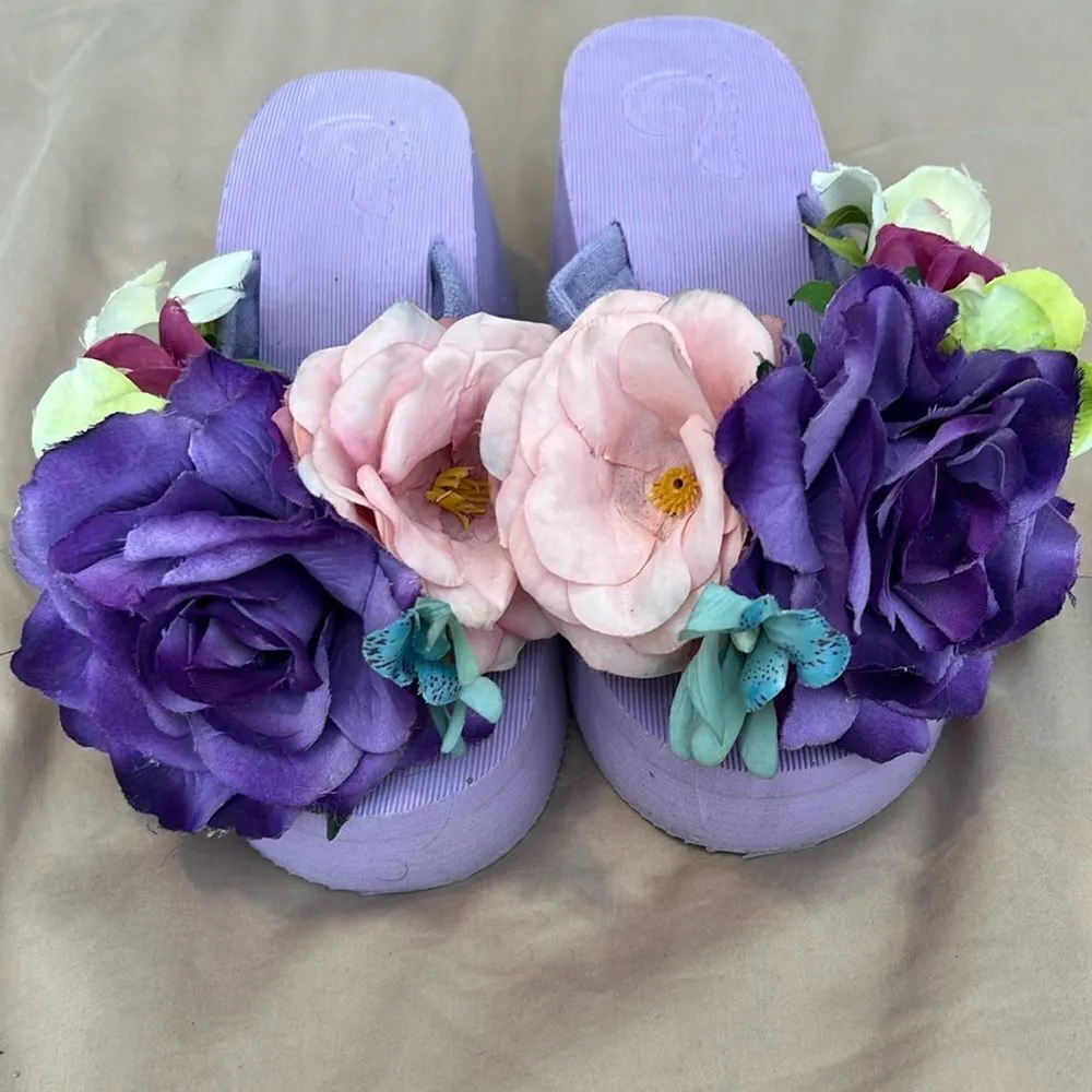 Make a statement with these adorable flower adorned wedge sz6 flip flops EUC Purple Size 6 - Image 2