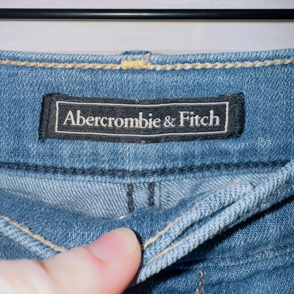 Abercrombie & Fitch Women's Y2K Low Rise Light Rise Jean Shorts size 27 - Image 3