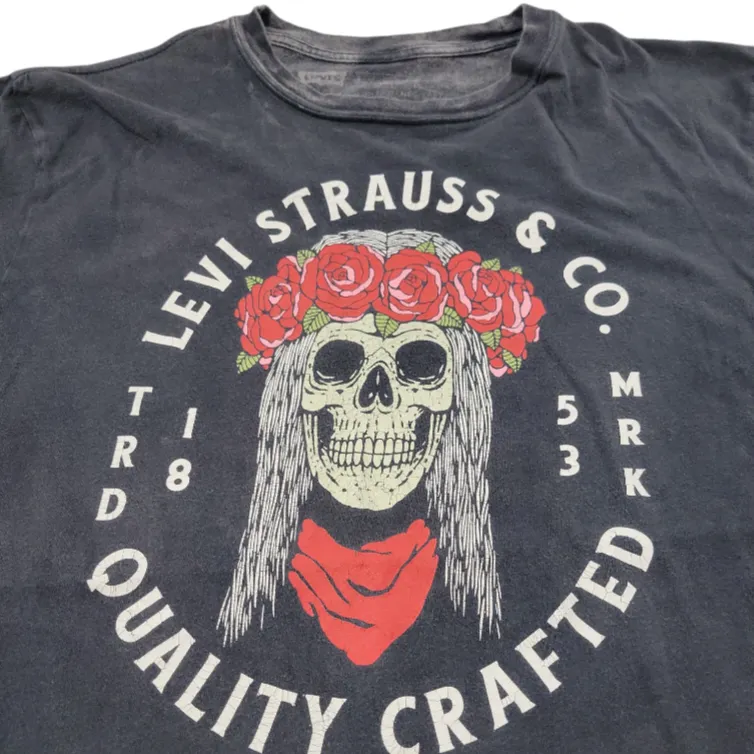 Shirt Size Small Skull And Roses Graphic Print T-Shirt Grungy Faded Black Unisex T-shirt - Image 2