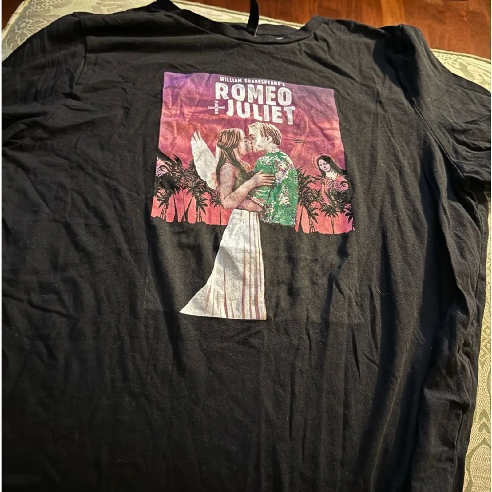 ROMEO + JULIET 1996 William Shakespeare Movie T-shirt, Size Medium - Image 5