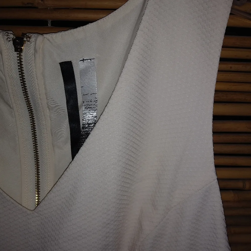 Kensie XL Creme Sculpted Fitted Zipper Top Plus - Image 3