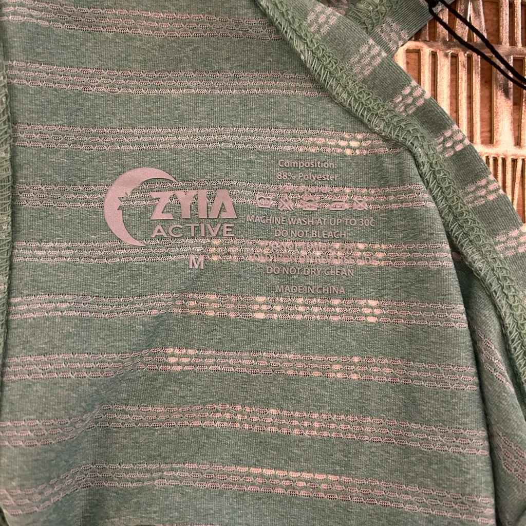 NWT‎ Zyia Active Forest Nimbus Split Open Back Athletic Tank Top Green Stripes L - Image 6