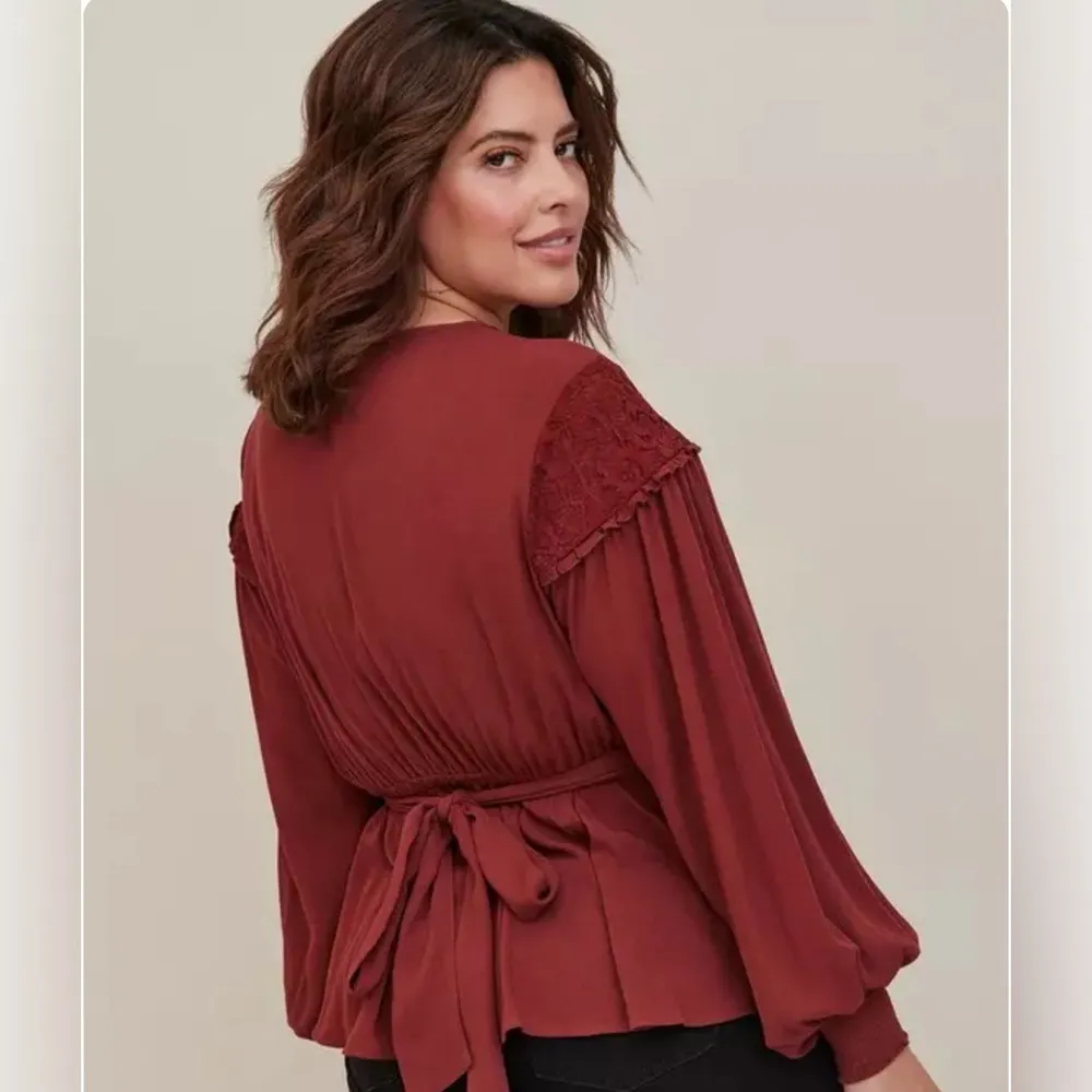 TORRID Crinkle Gauze Lace Inset Surplice Top Tie Wrap in Madder Brown Size 1 - Image 3