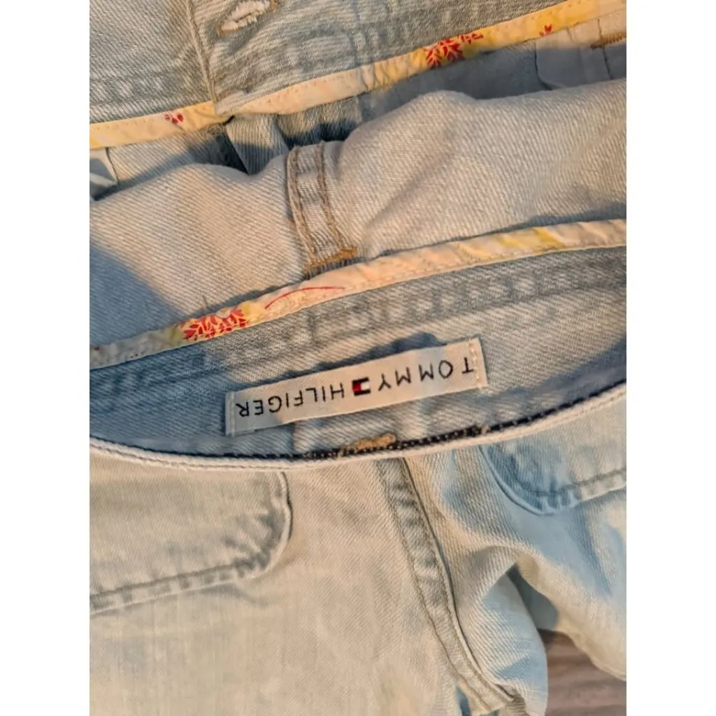 Tommy Hilfiger women's size 6 blue denim jean shorts - Image 2