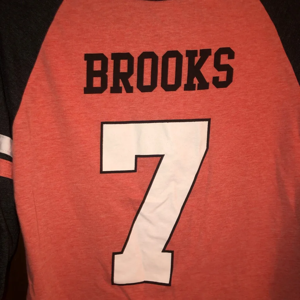 Garth Brooks World Tour Band Merch Casual Lightweight Tee Size Medium Pink - Image 6