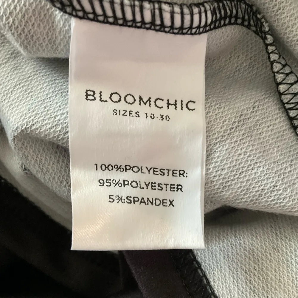 BloomChic Blk V - Image 4