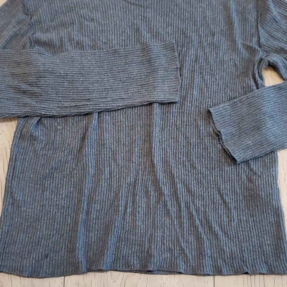Zara Long Sleeve Gray Ribbed T-shirt - Image 3