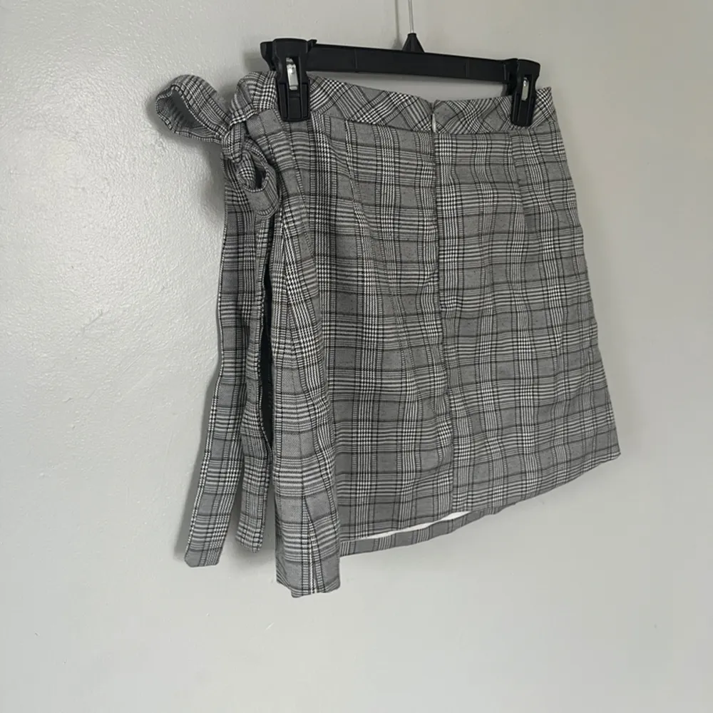 Sadie & Sage Women's Black & White Plaid Wrap Skirt Small - Image 4