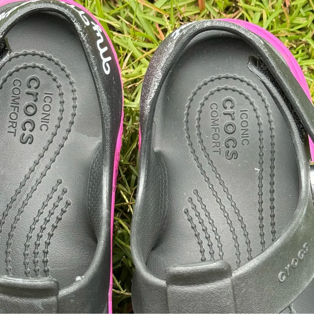 Crocs x Hello Kitty & Friends My Melody and Kuromi Stomp Sandal - Women’s Sz 10 - Image 6