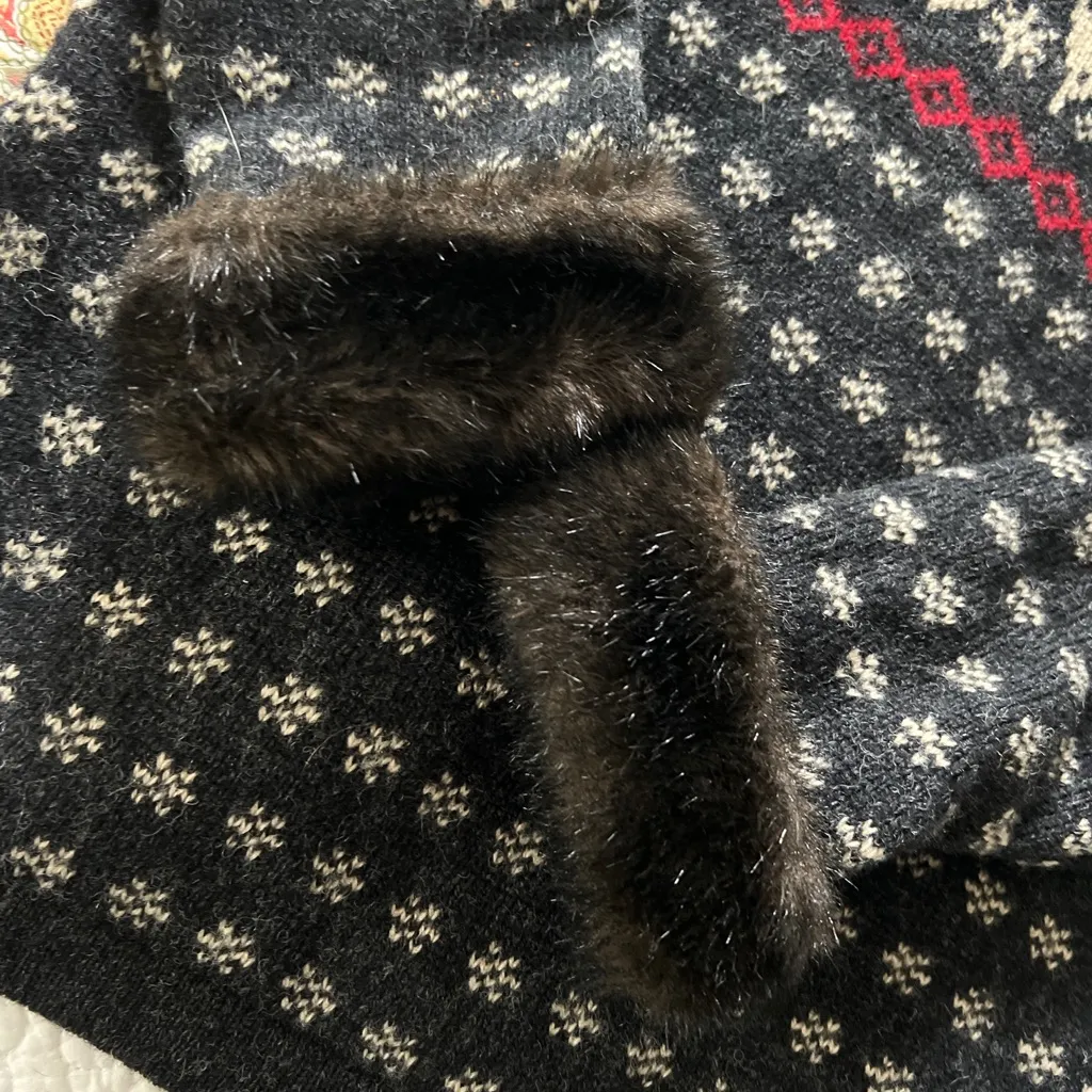 SKYR Nordic Fair Isle Faux Fur Collar/cuffs Wool Cardigan VTG Hong Kong EUC Blue Size M - Image 6