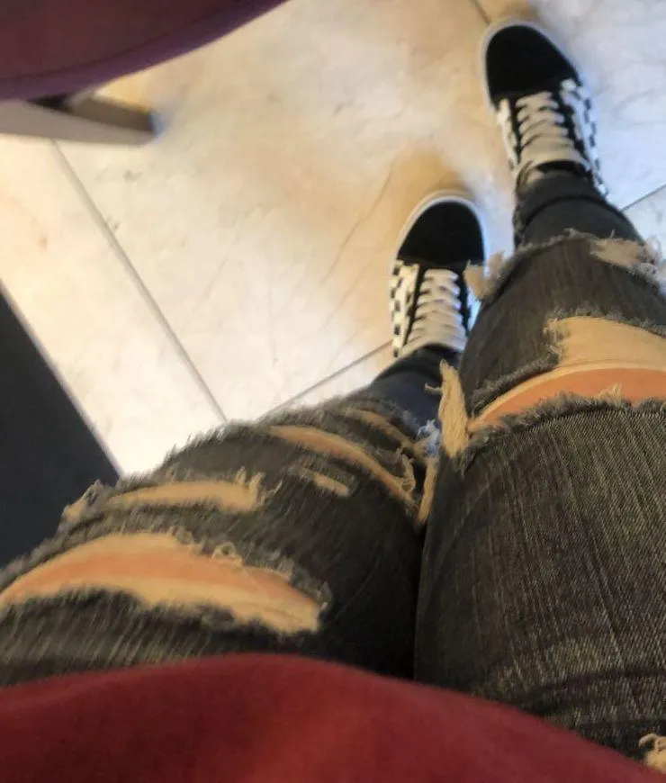 American Eagle ripped jeans - Image 4