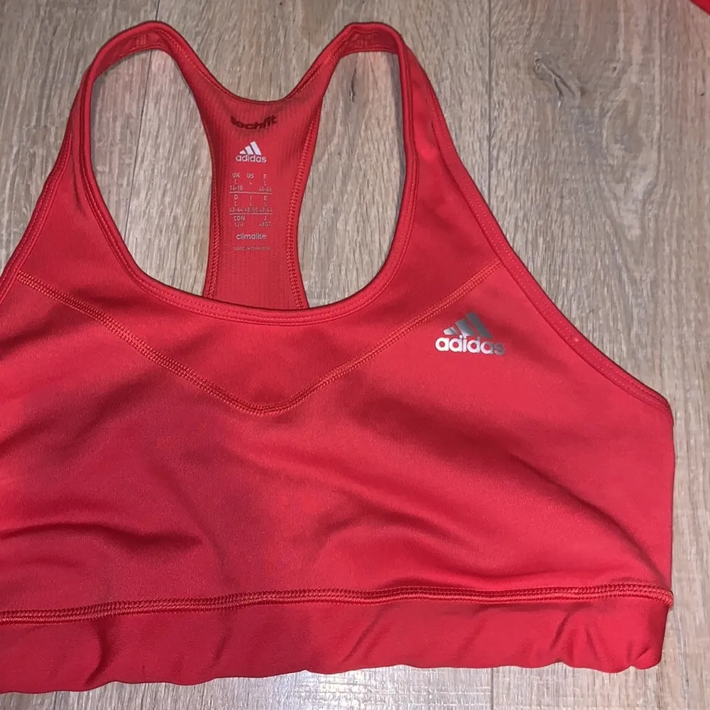 Adidas tech fit large athletic workout sports bra - Image 3