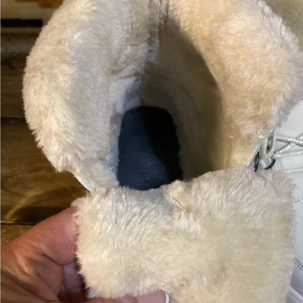 Fuzzy Boots. Winter white. Size 9 - Image 13